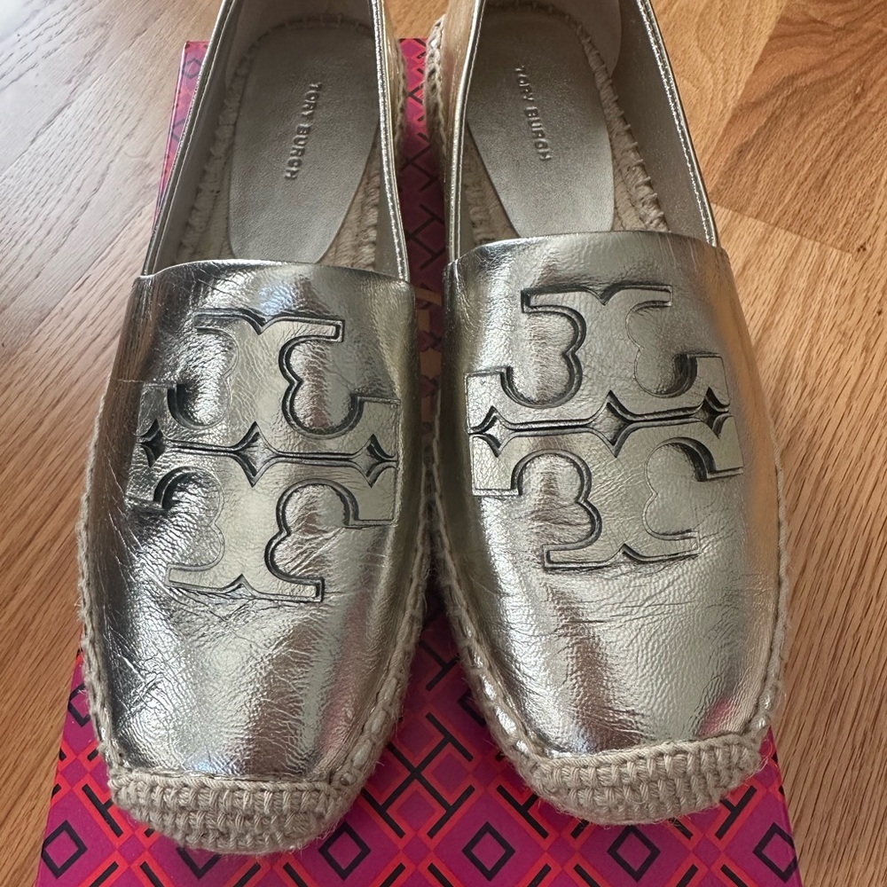 Tory Burch Gold Metallic Espadrille Flats! New in box!